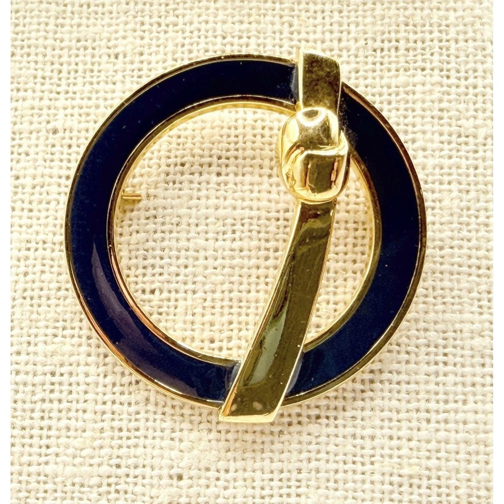 Vintage‎ Monet Navy Blue Enamel Gold Tone Circle Brooch Roll Over Clasp 1.5"